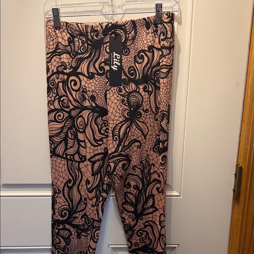 Lilly Peach Leggings with Black Floral Swirl Print
